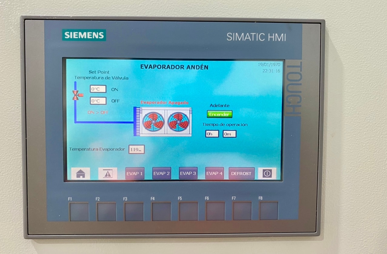 Pantalla HMI industrial utilizada para supervisión y control de procesos.